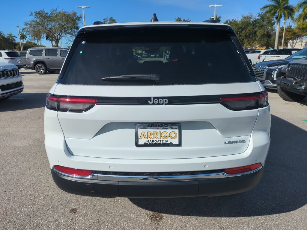New 2025 Jeep Grand Cherokee Laredo w/ MOPAR Finishing Package RWD image 6