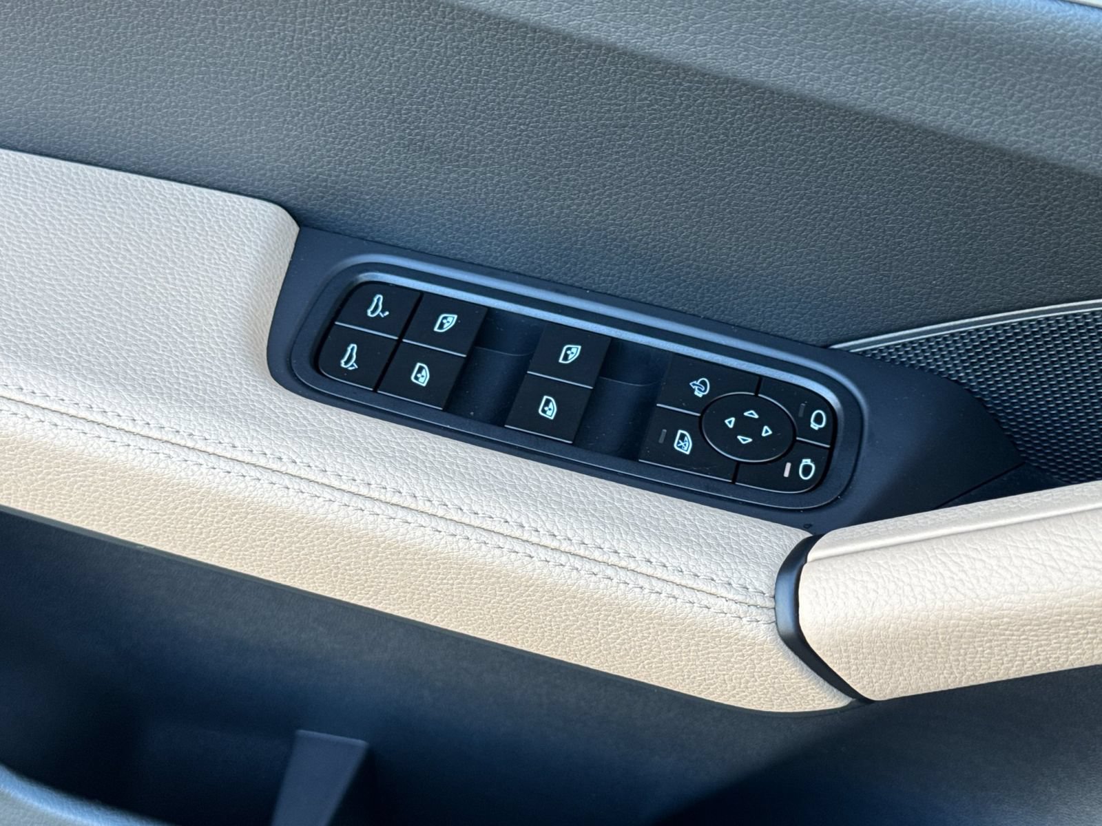 Certified 2026 Porsche Cayenne AWD/4WD image 13