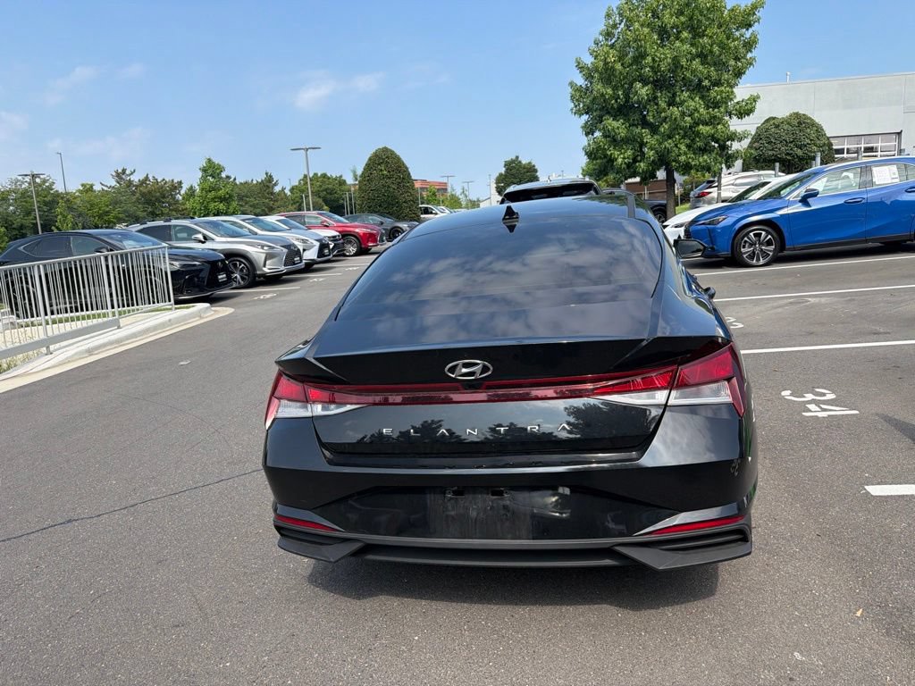 Used 2023 Hyundai Elantra SEL w/ Convenience Package FWD image 11