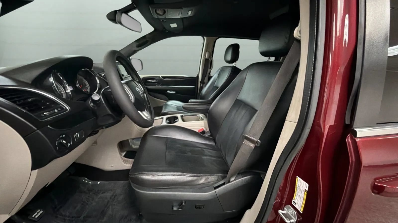 Used 2018 Dodge Grand Caravan SXT FWD image 19