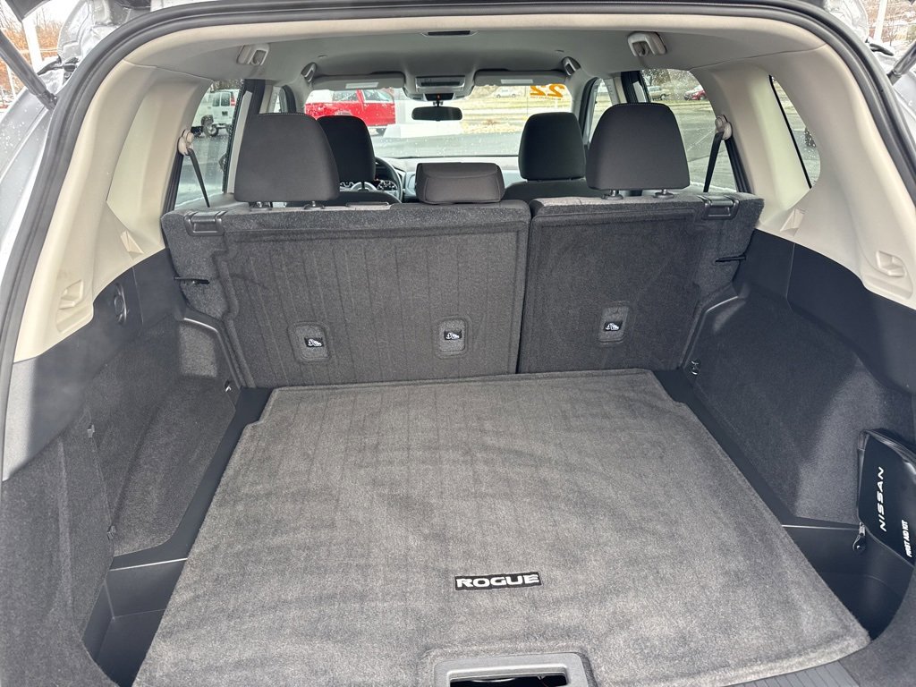 Used 2022 Nissan Rogue SV image 7