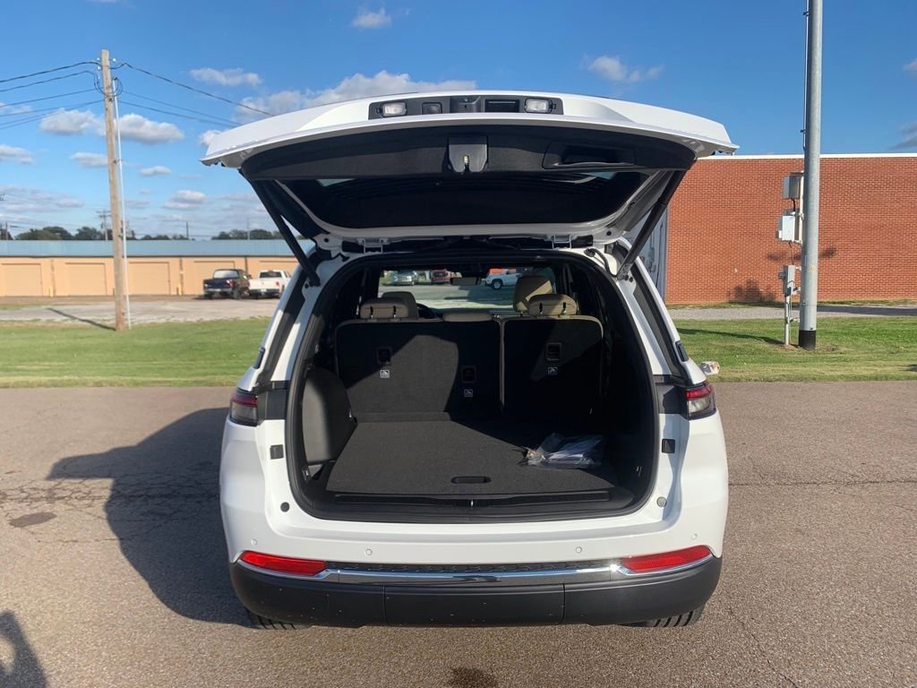 Used 2025 Jeep Grand Cherokee Limited image 28