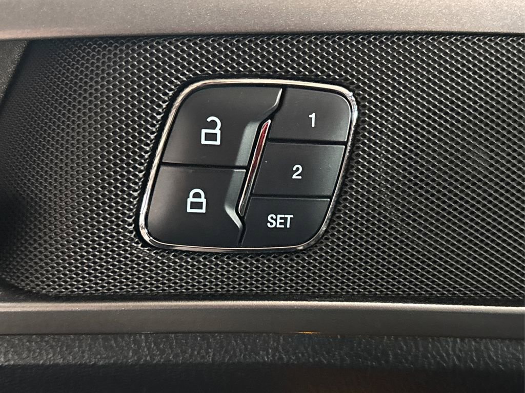 Used 2018 Ford Fusion SE w/ Fusion SE Technology Package image 22