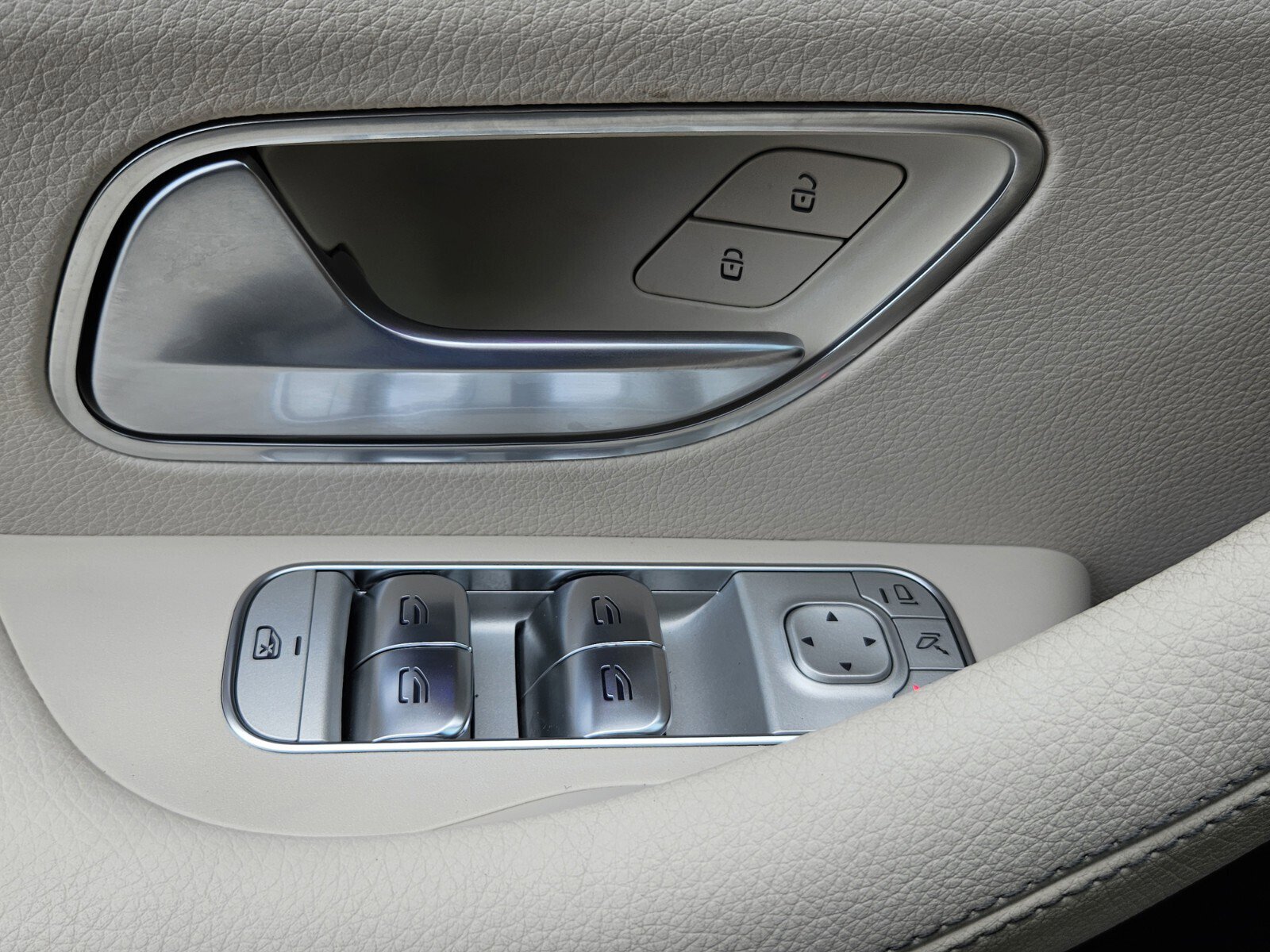 Certified 2025 Mercedes-Benz GLE 450e 4MATIC image 39