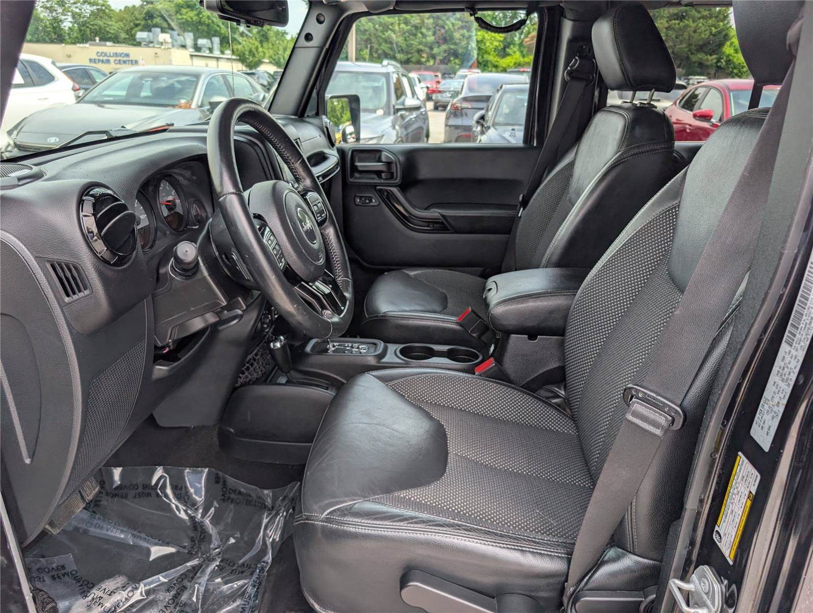 Used 2016 Jeep Wrangler Unlimited Sahara AWD/4WD image 15