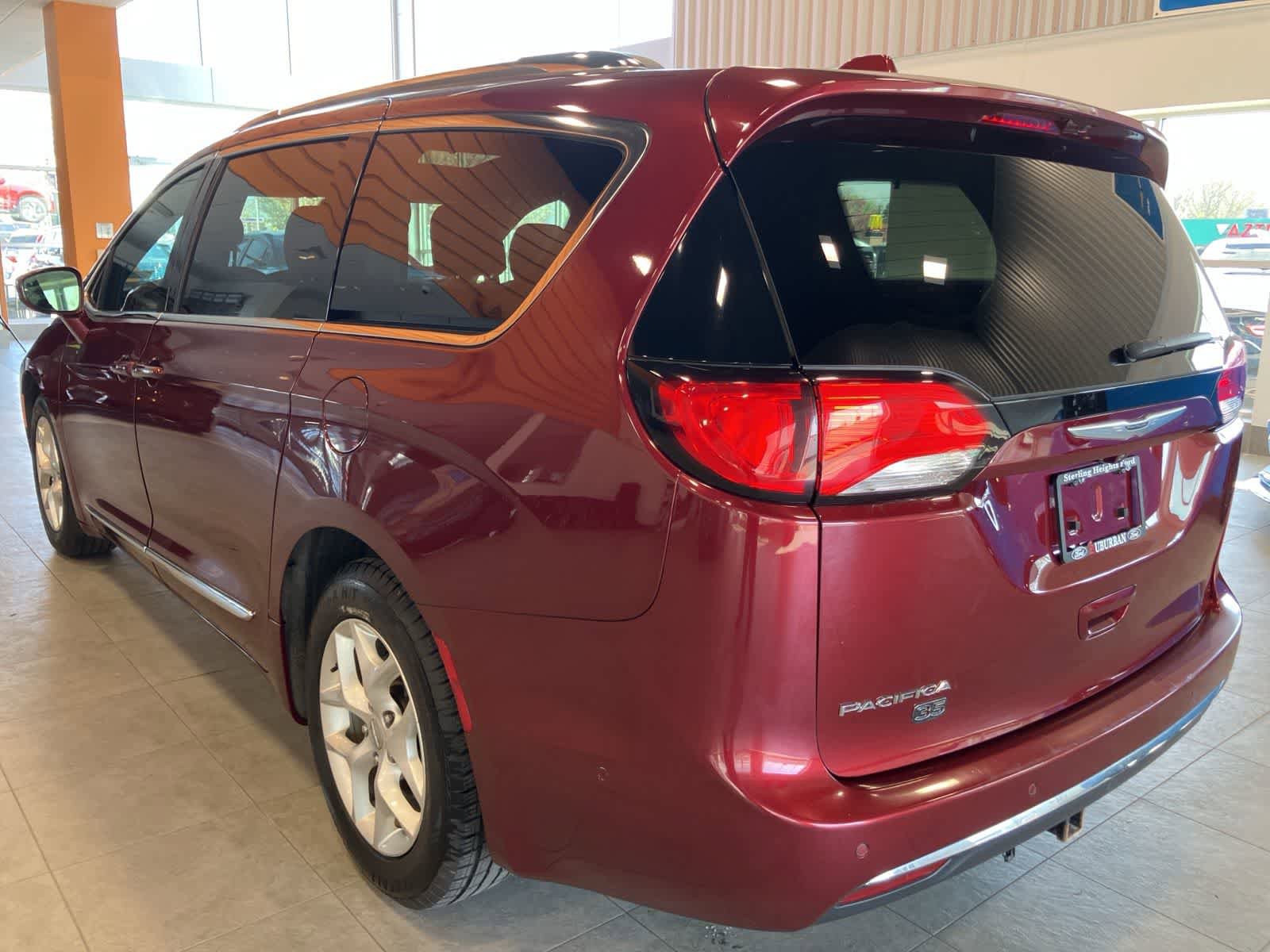 Used 2020 Chrysler Pacifica Touring-L FWD image 7
