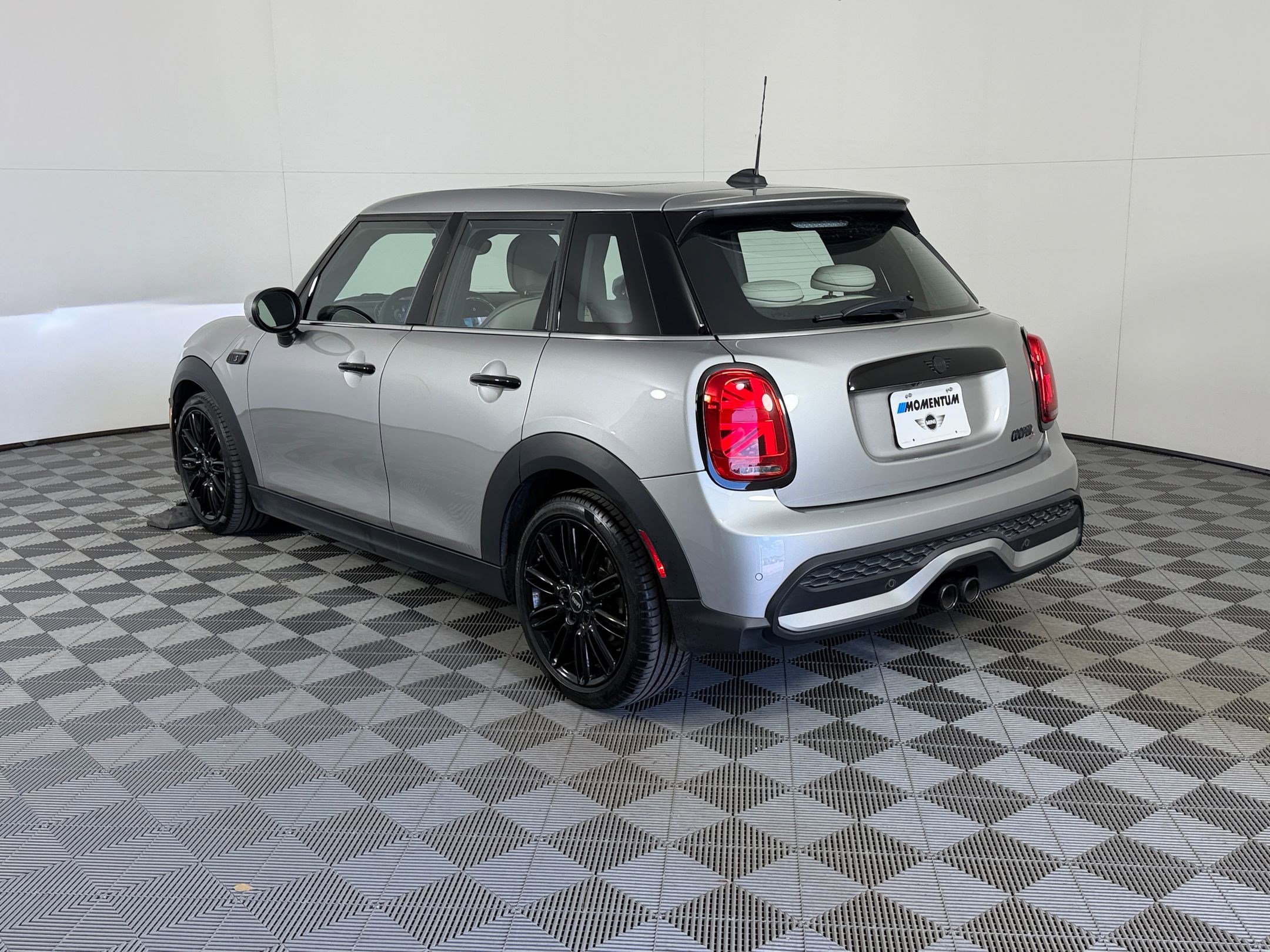 Used 2024 MINI Cooper S FWD image 3
