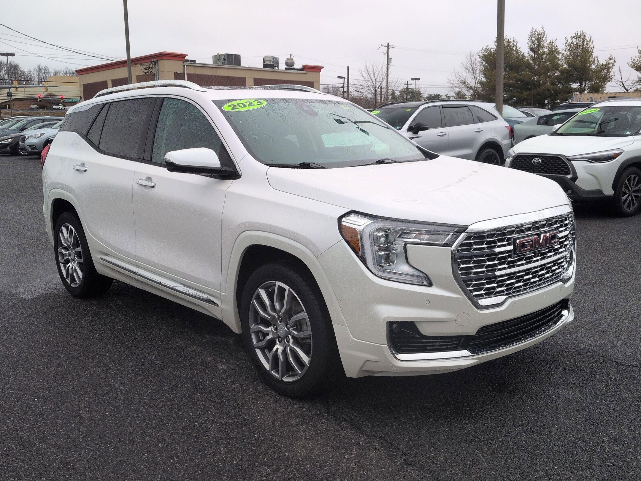 Used 2023 GMC Terrain Denali w/ Denali Premium Package image 3