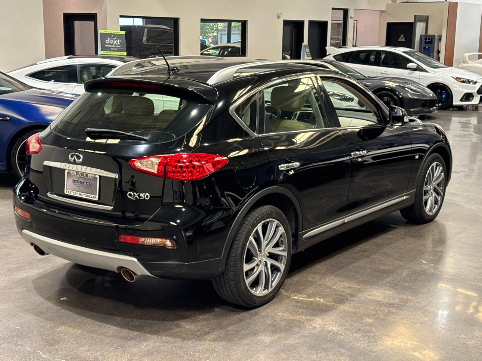 Used 2017 INFINITI QX50 AWD w/ Premium Plus Package image 16