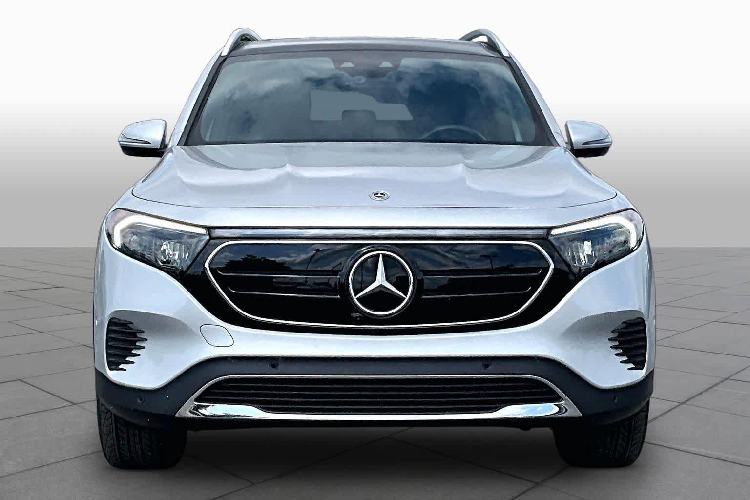 Used 2023 Mercedes-Benz EQB 300 4MATIC image 3