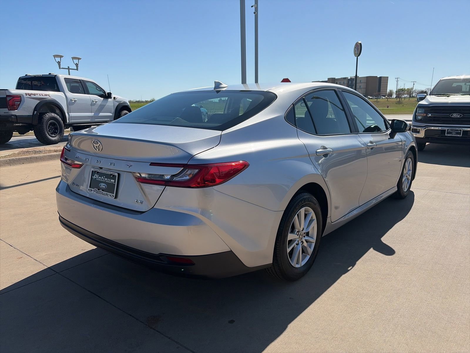 Used 2025 Toyota Camry LE FWD image 5