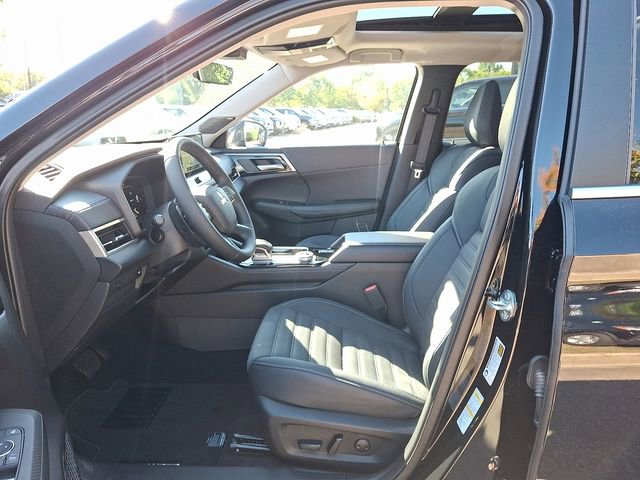 New 2025 Mitsubishi Outlander SE image 8