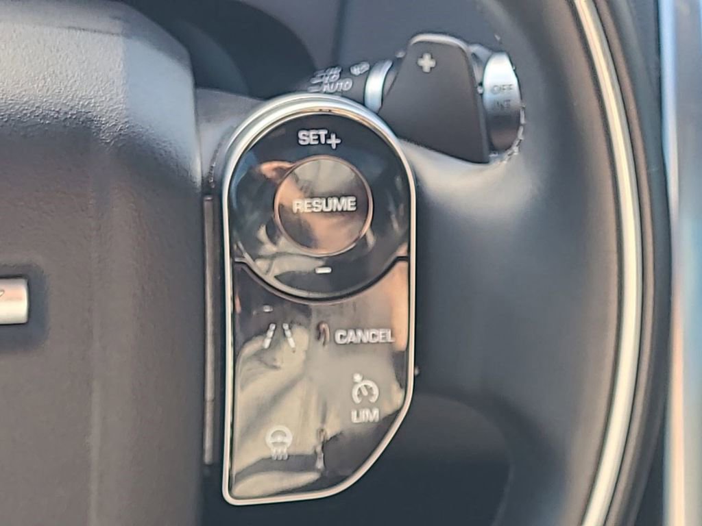 Used 2020 Land Rover Discovery Sport SE R-Dynamic image 34