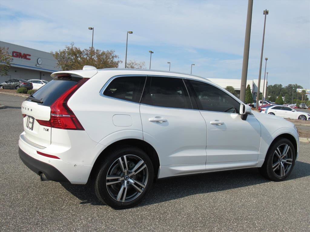 Used 2018 Volvo XC60 T6 Momentum w/ Convenience Package image 6
