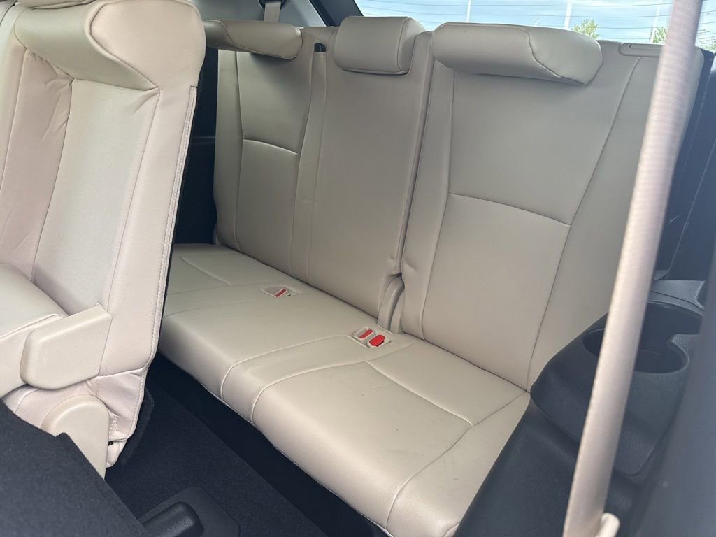 Used 2020 Toyota Highlander XLE AWD/4WD image 6