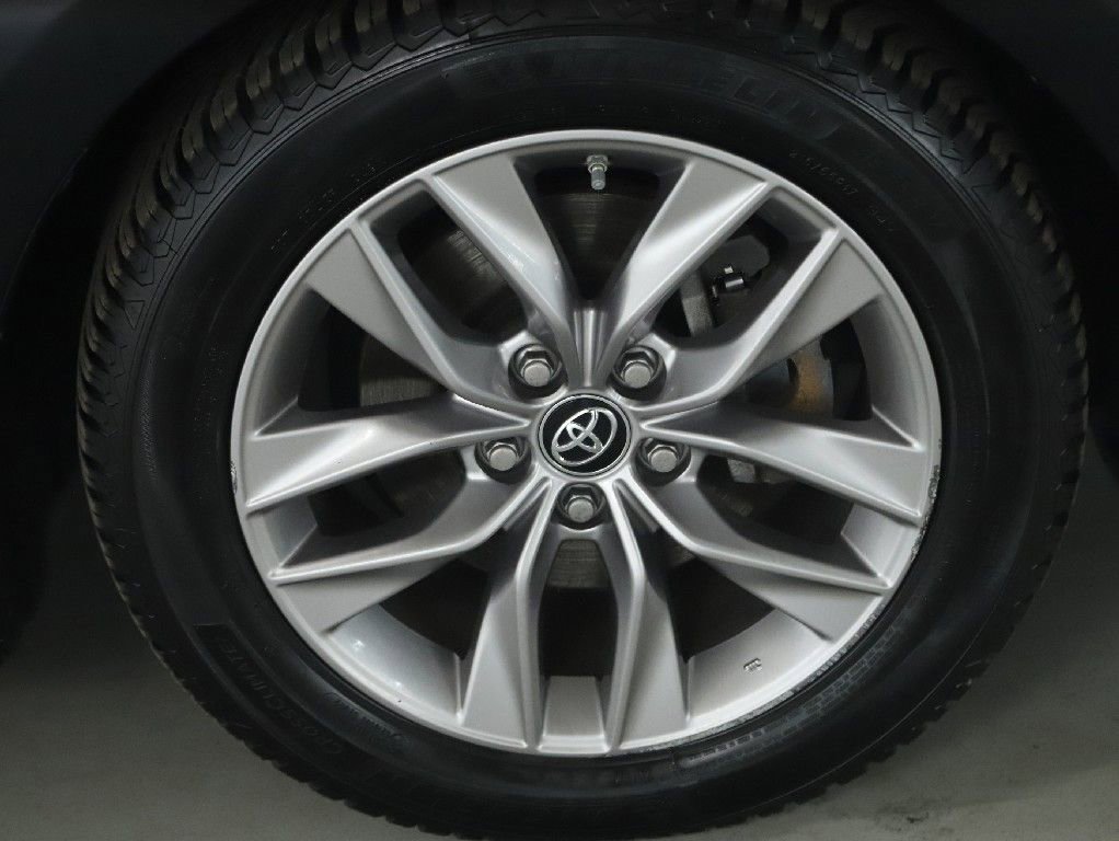 Used 2019 Toyota Avalon XLE w/ Moonroof Package image 10