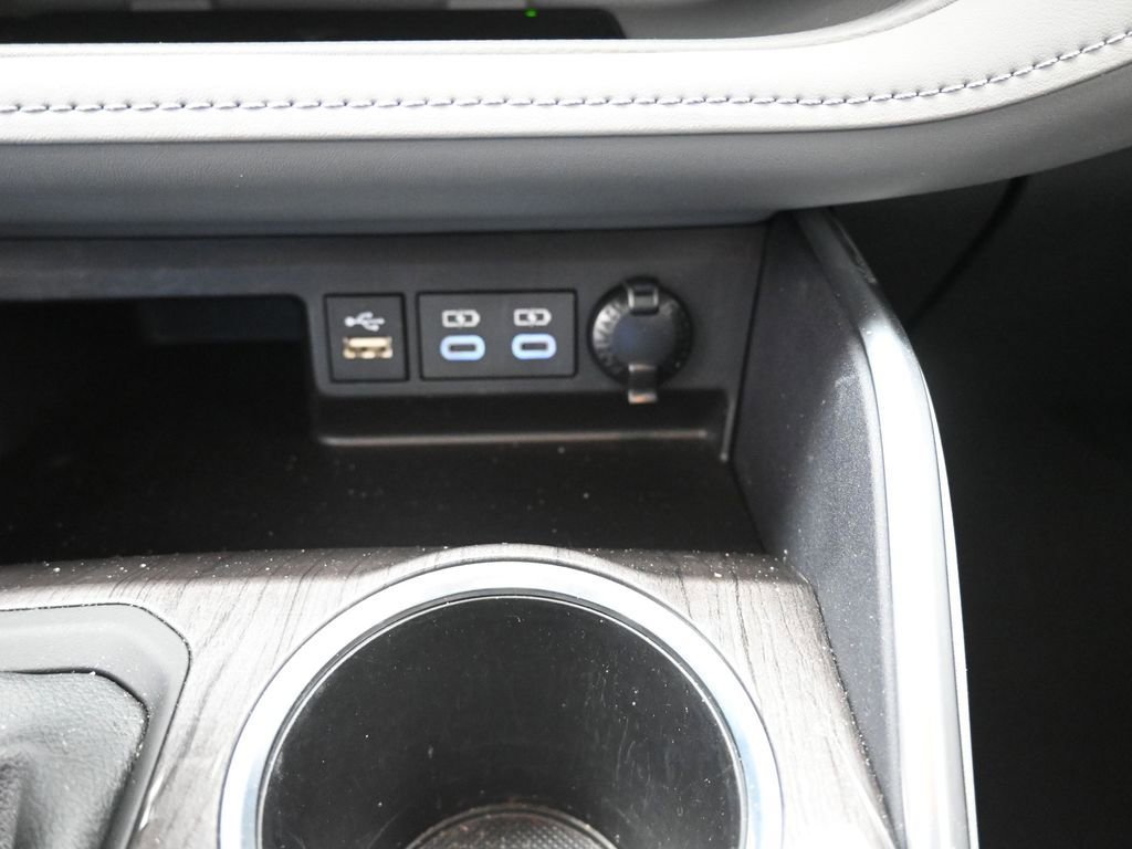 Used 2024 Toyota Highlander Platinum image 27