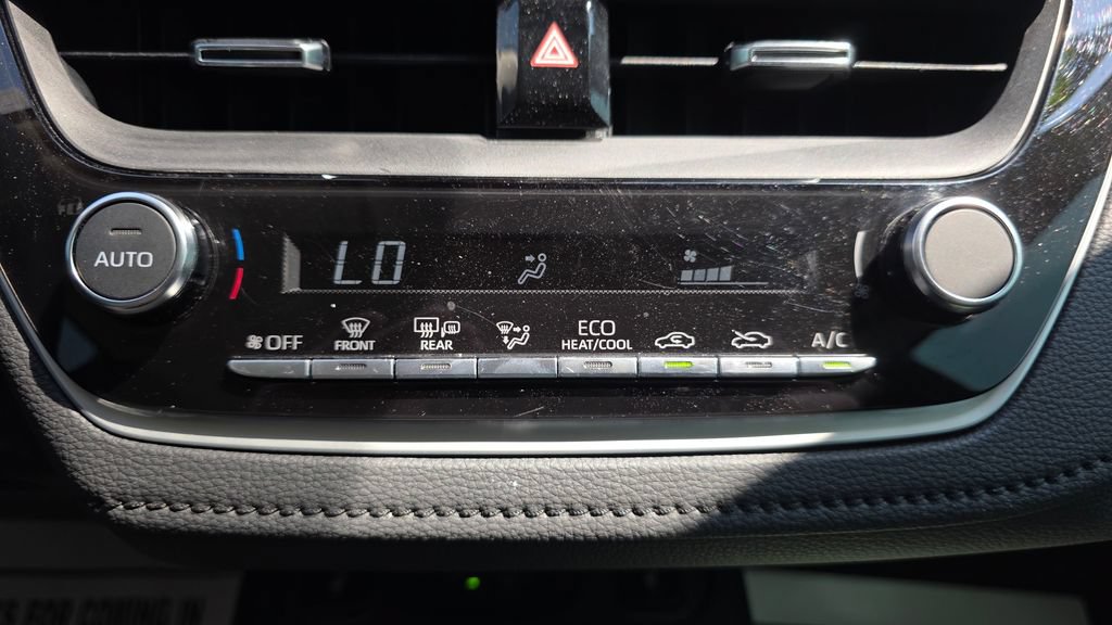 Used 2025 Toyota Corolla XLE FWD image 32