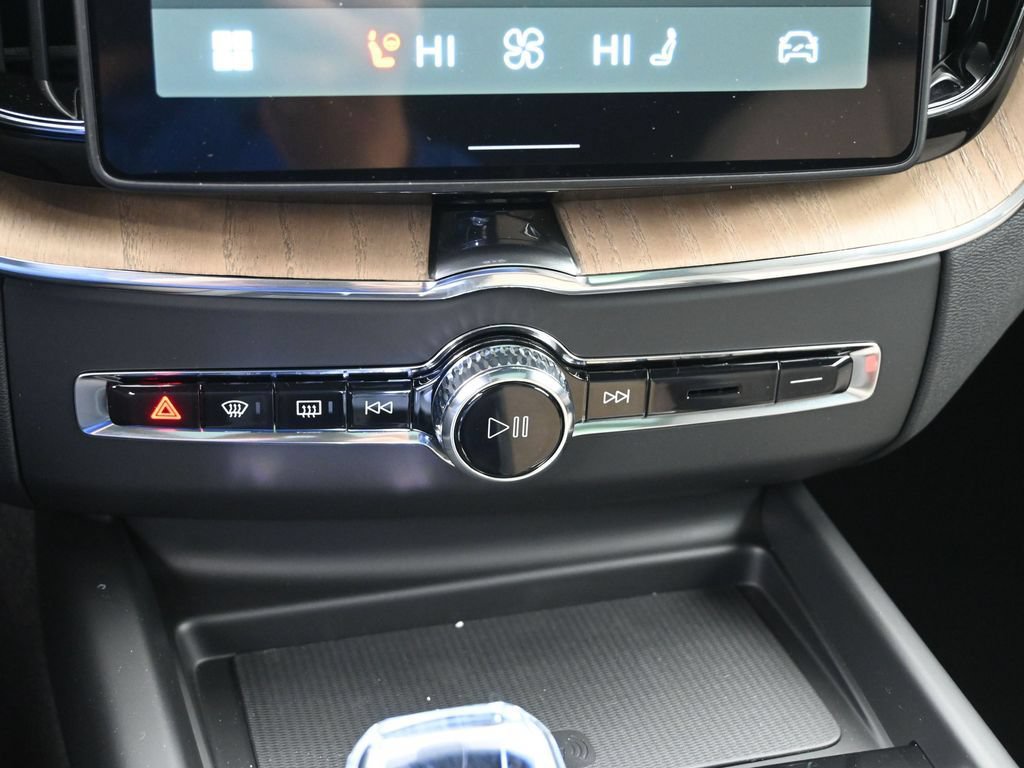 New 2026 Volvo XC60 B5 Plus w/ Climate Package AWD/4WD image 15