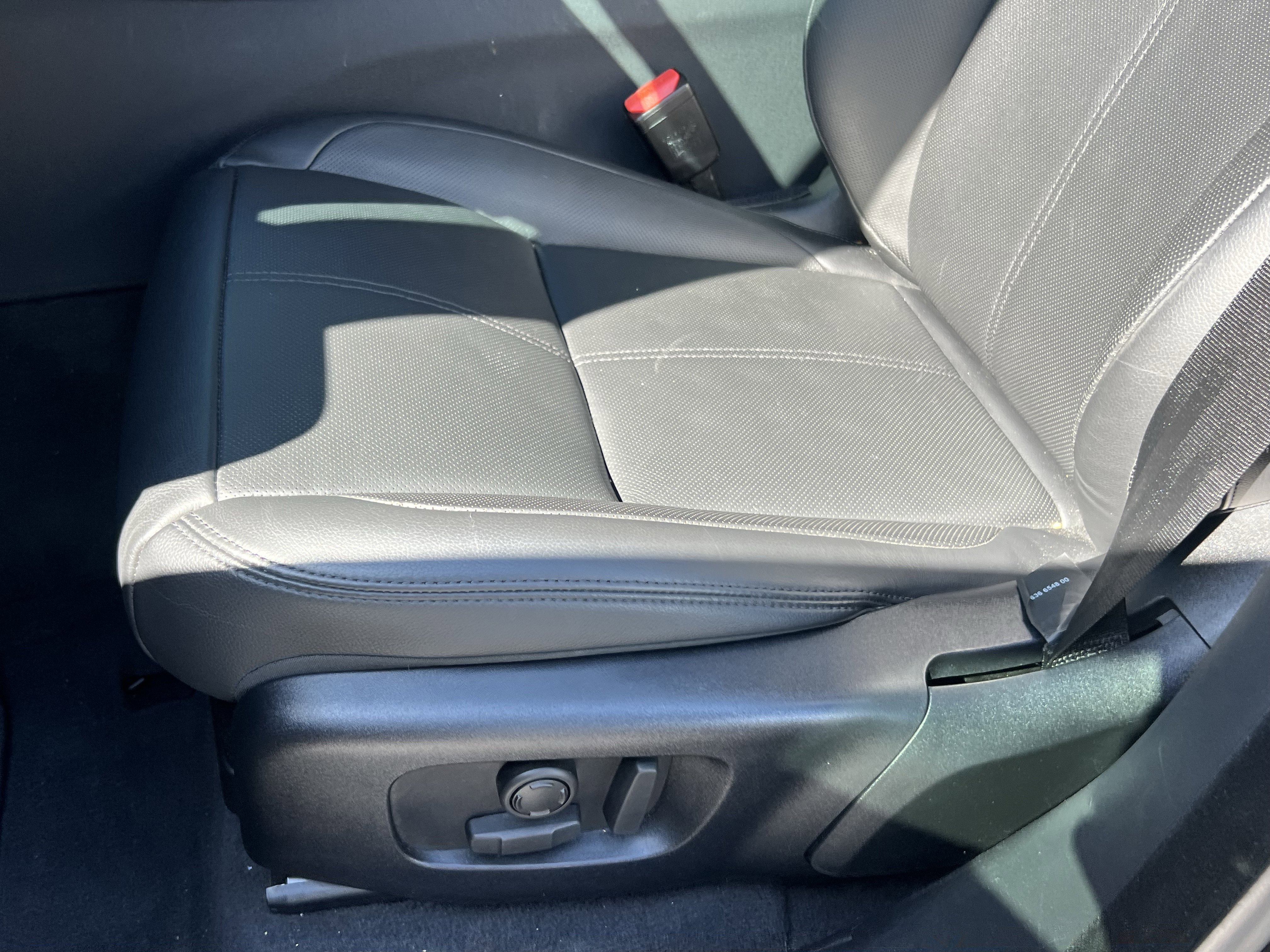 Used 2025 Land Rover Range Rover Velar Dynamic SE AWD/4WD image 16