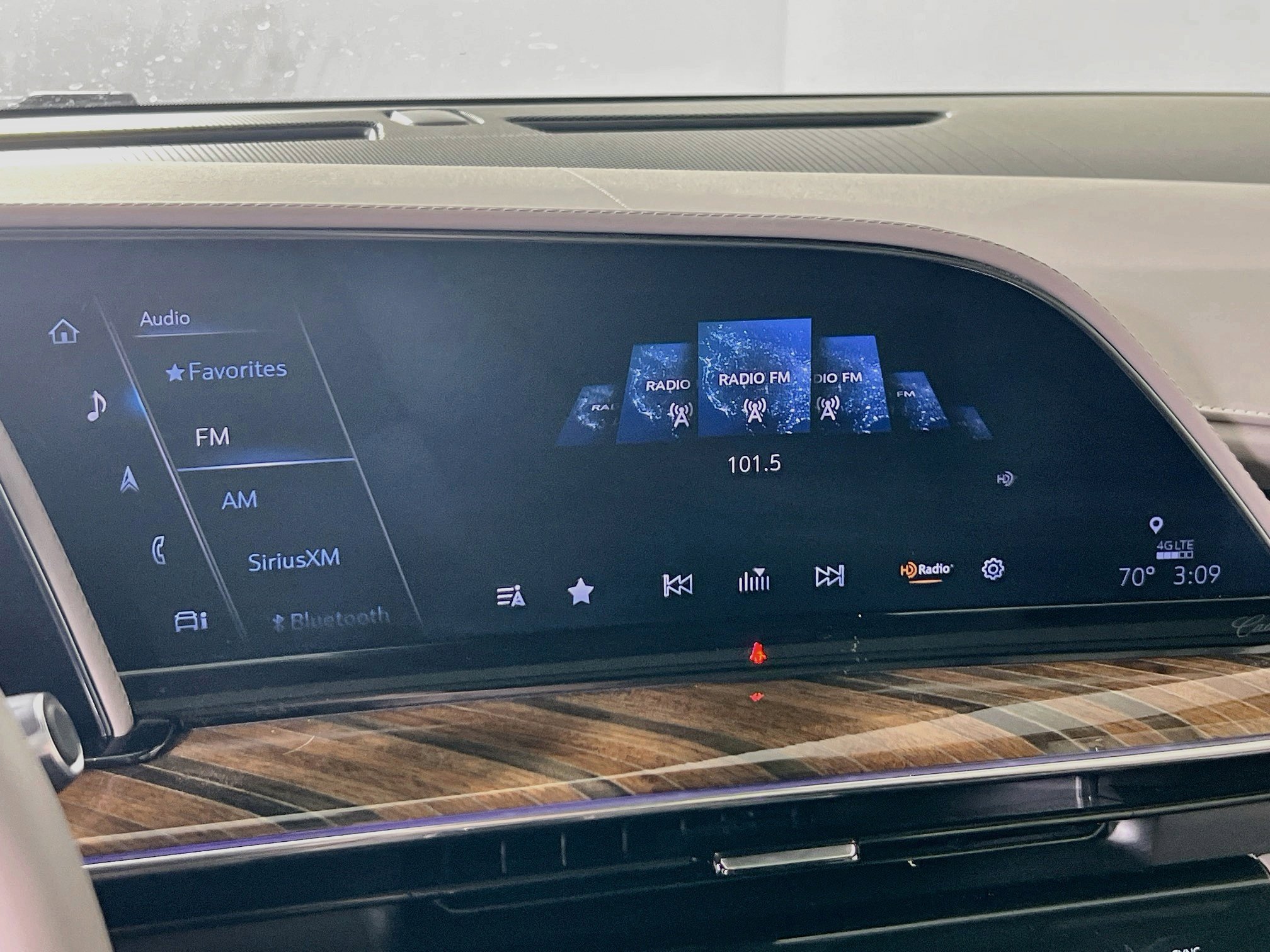 Used 2022 Cadillac Escalade Premium Luxury Platinum AWD/4WD image 15