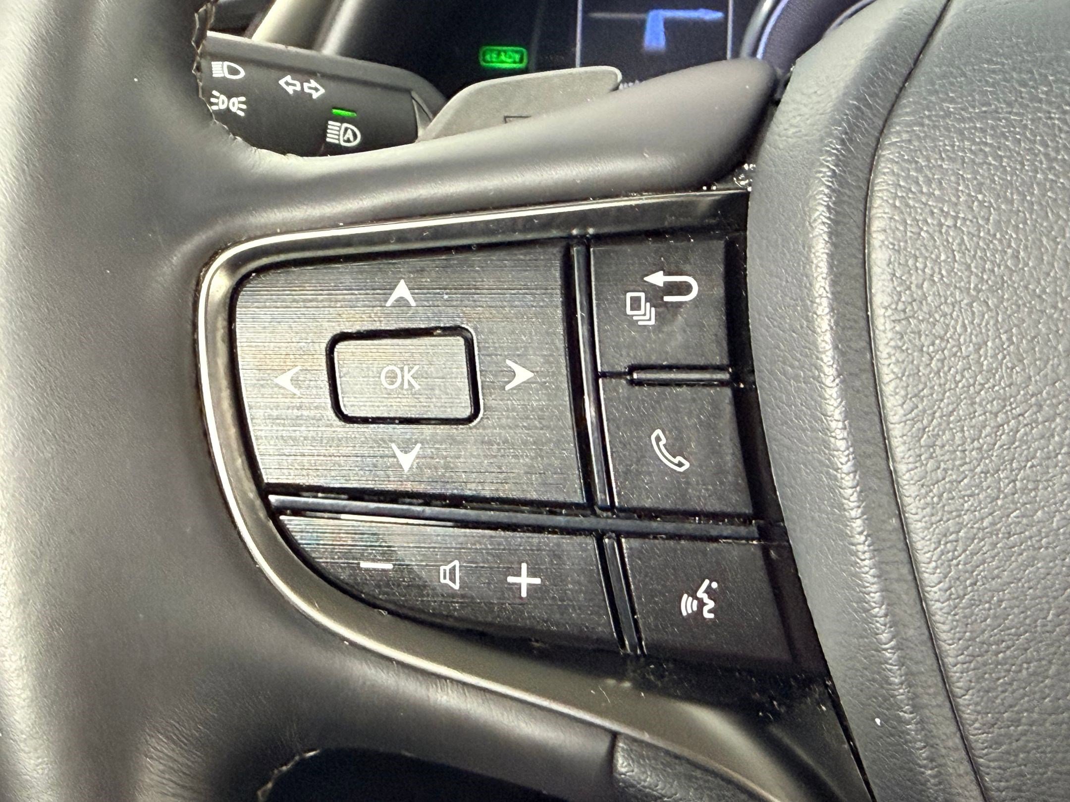 Used 2020 Lexus ES 300h w/ Luxury Package FWD image 16