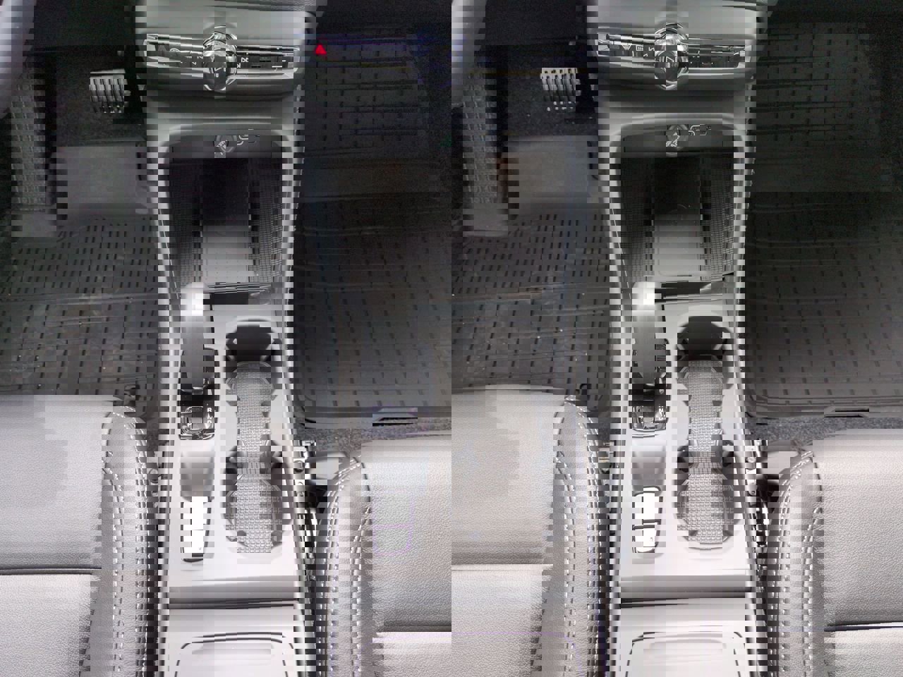 New 2025 Volvo XC40 B5 Core w/ Protection Package Premier image 18