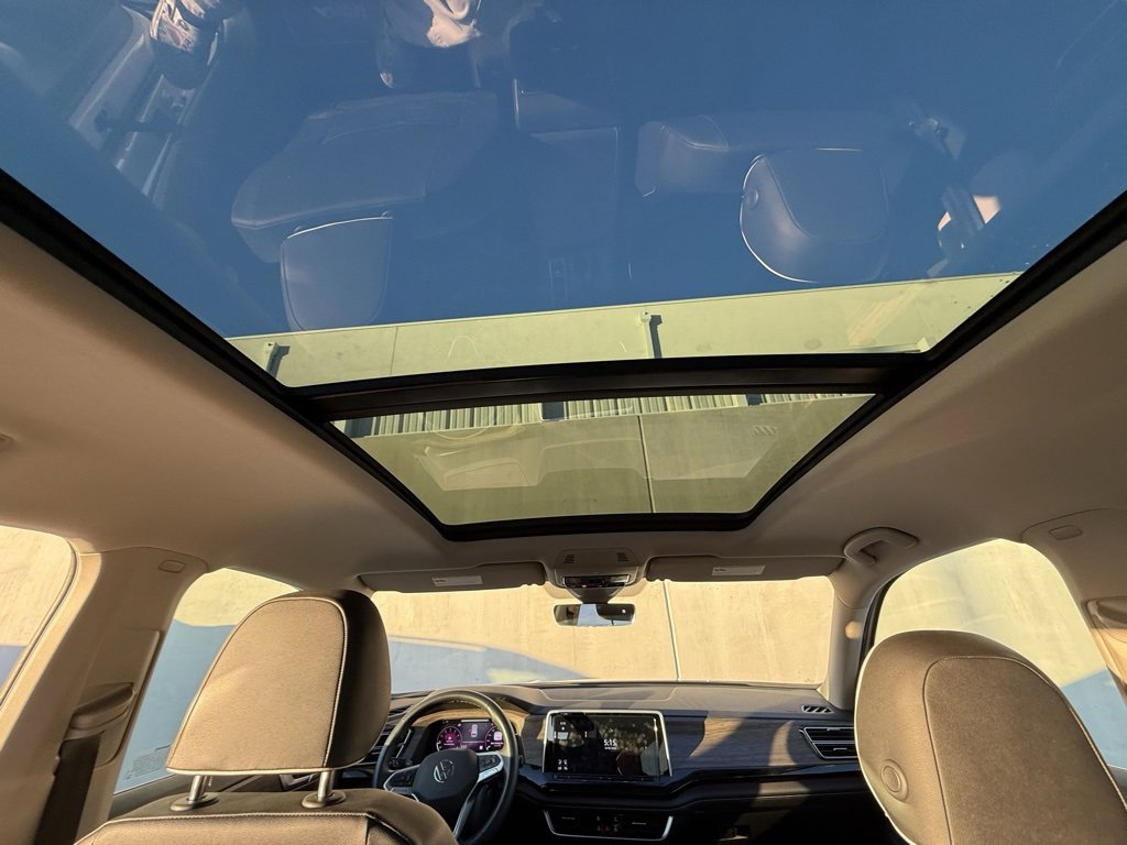 Used 2025 Volkswagen Atlas SEL Premium R-Line image 9