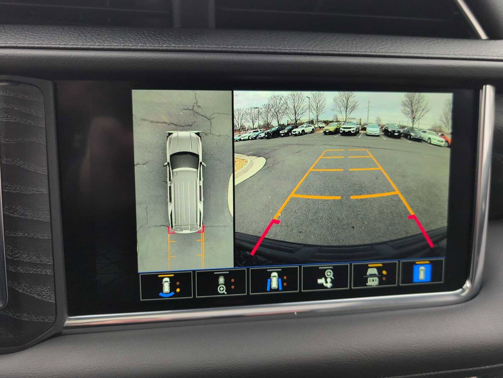 Used 2024 GMC Yukon XL Denali image 32