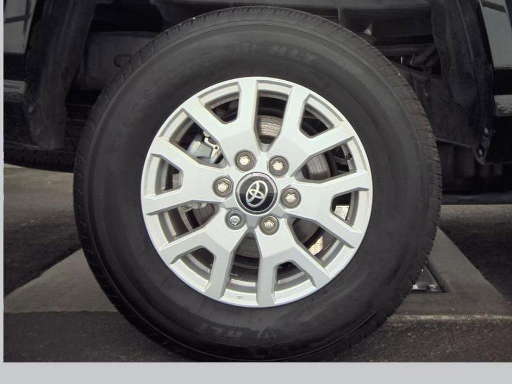 Used 2025 Toyota Tacoma SR5 image 12