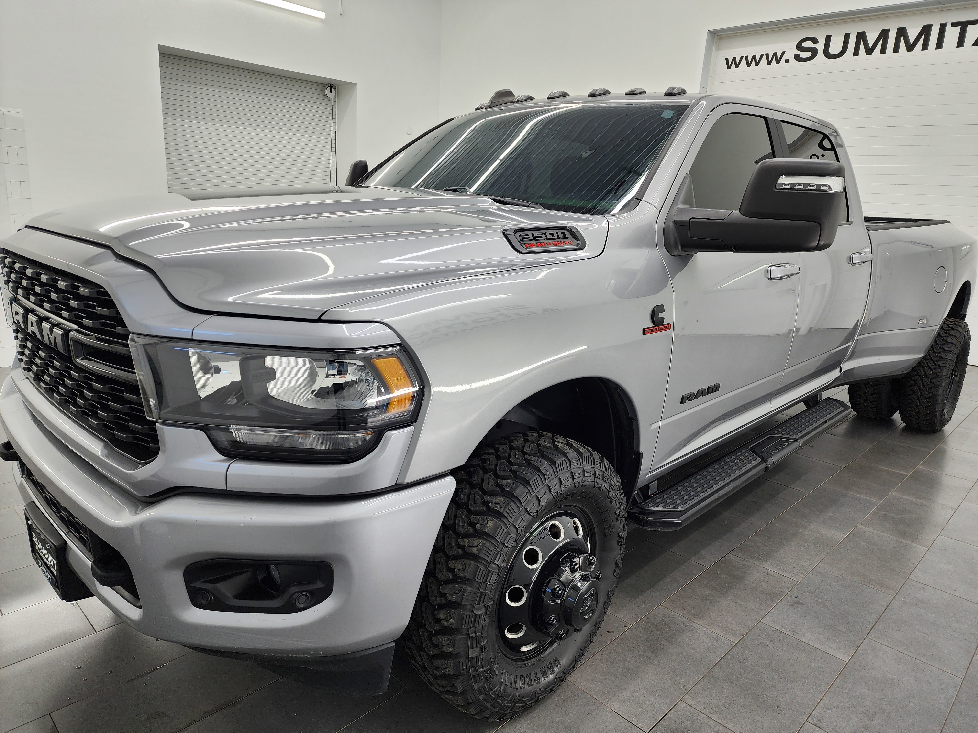Used 2023 RAM 3500 Big Horn w/ Night Edition image 7