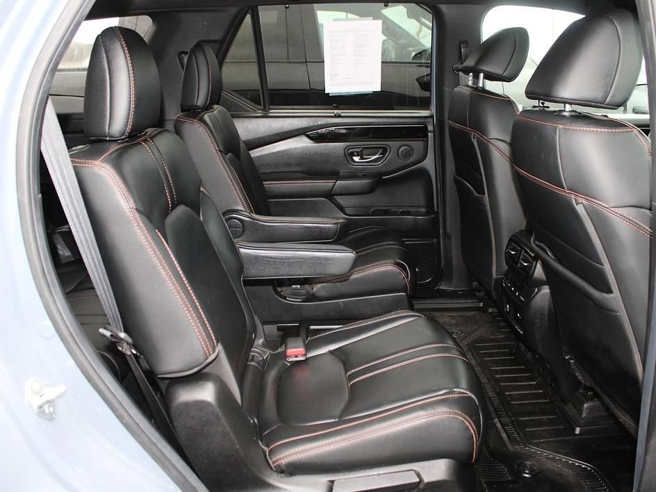 Used 2025 Honda Pilot TrailSport image 39
