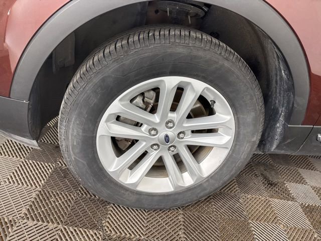 Used 2016 Ford Explorer XLT w/ Equipment Group 201A image 29
