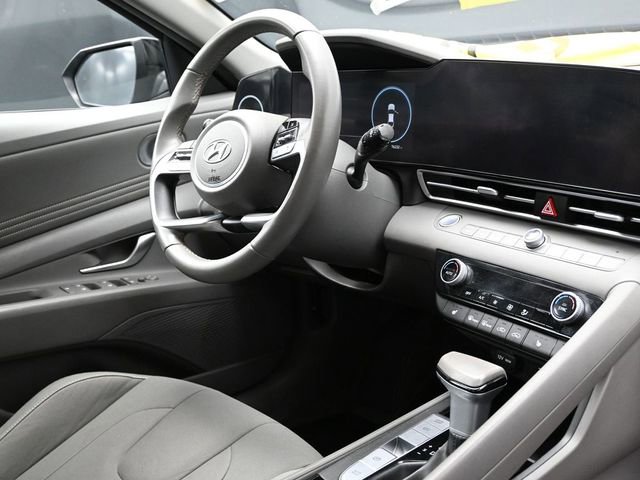 Used 2023 Hyundai Elantra SEL w/ Convenience Package FWD image 15