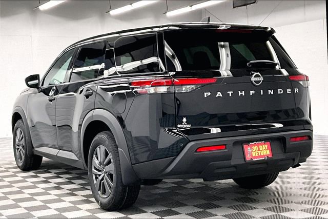 New 2025 Nissan Pathfinder S image 4