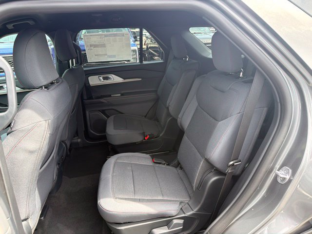 Used 2027 Ford Explorer Active AWD/4WD image 41
