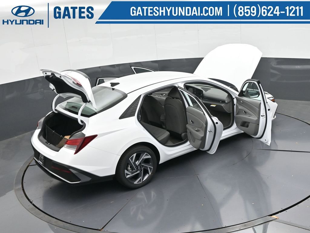 Used 2025 Hyundai Elantra Sport image 55