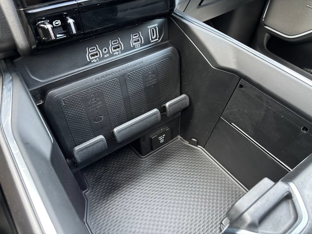 Used 2025 RAM 1500 Laramie w/ Night Edition AWD/4WD image 33
