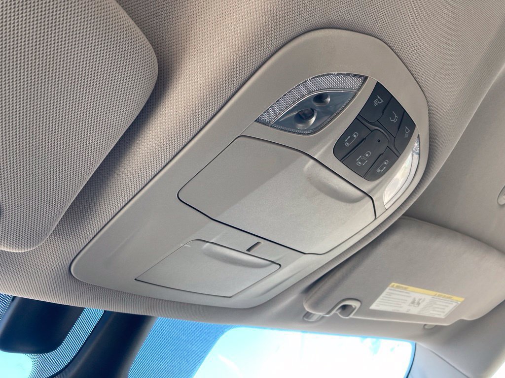 Used 2021 Chrysler Pacifica Touring-L FWD image 28