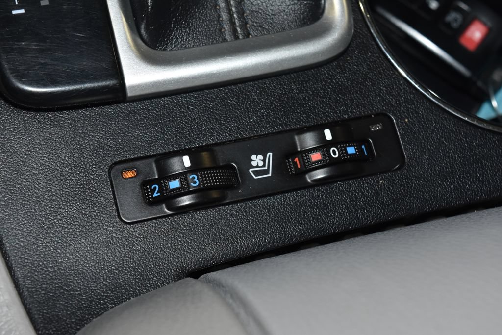 Used 2019 Toyota Highlander Limited Platinum AWD/4WD image 19