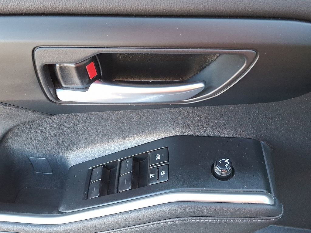 Used 2023 Toyota Highlander XSE image 2