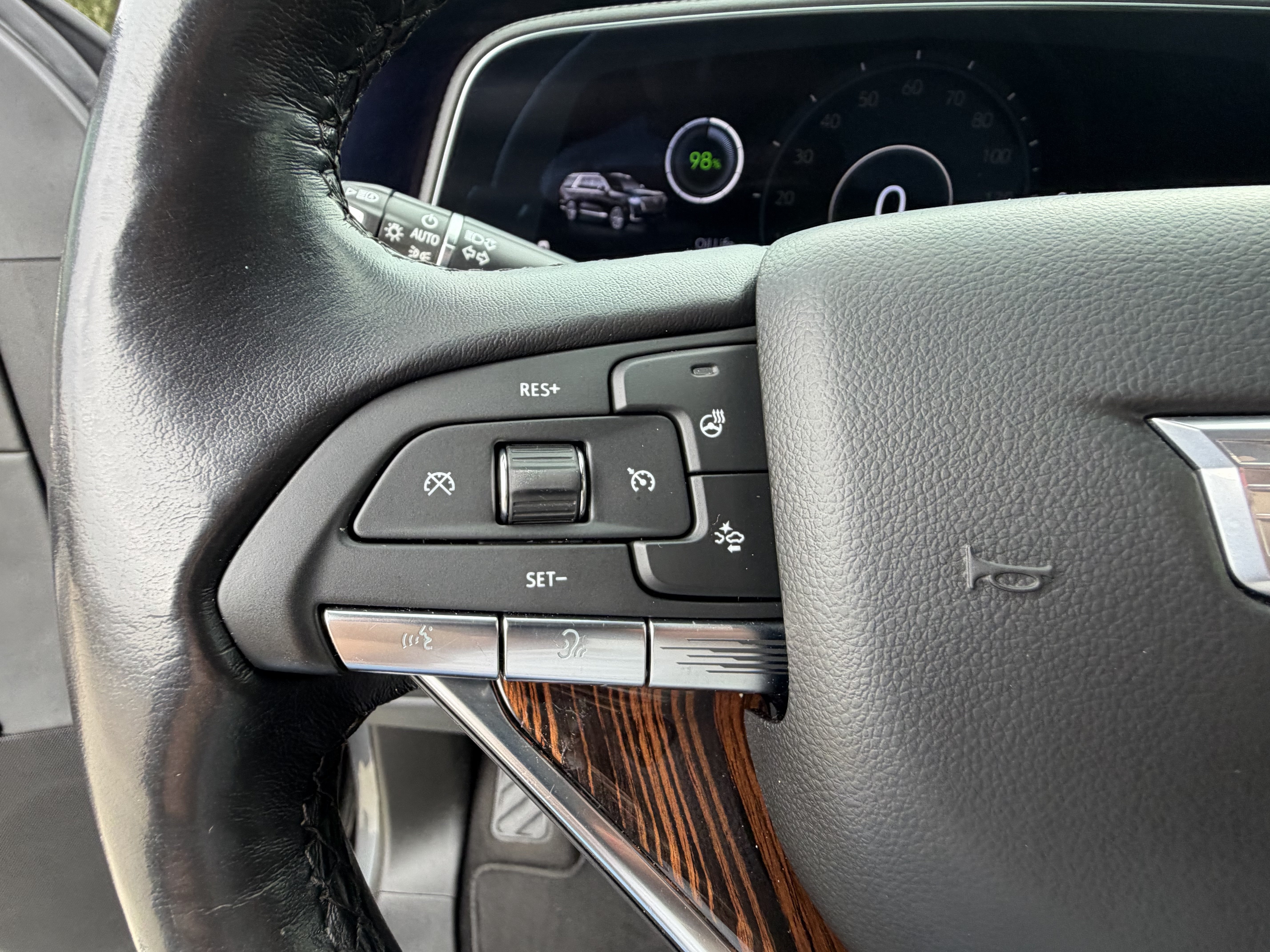 Used 2022 Cadillac Escalade ESV Luxury AWD/4WD image 28