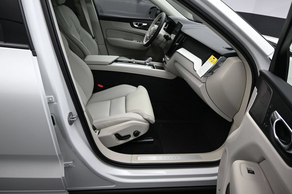 New 2026 Volvo XC60 T8 Ultra w/ Climate Package AWD/4WD image 18