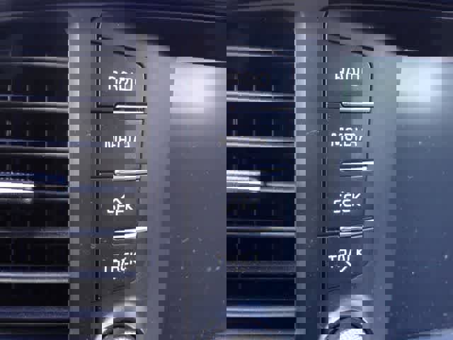 Used 2020 Kia Sorento LX image 12