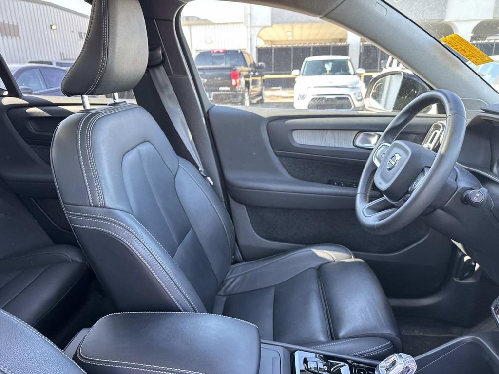 Used 2024 Volvo XC40 B5 Plus image 20