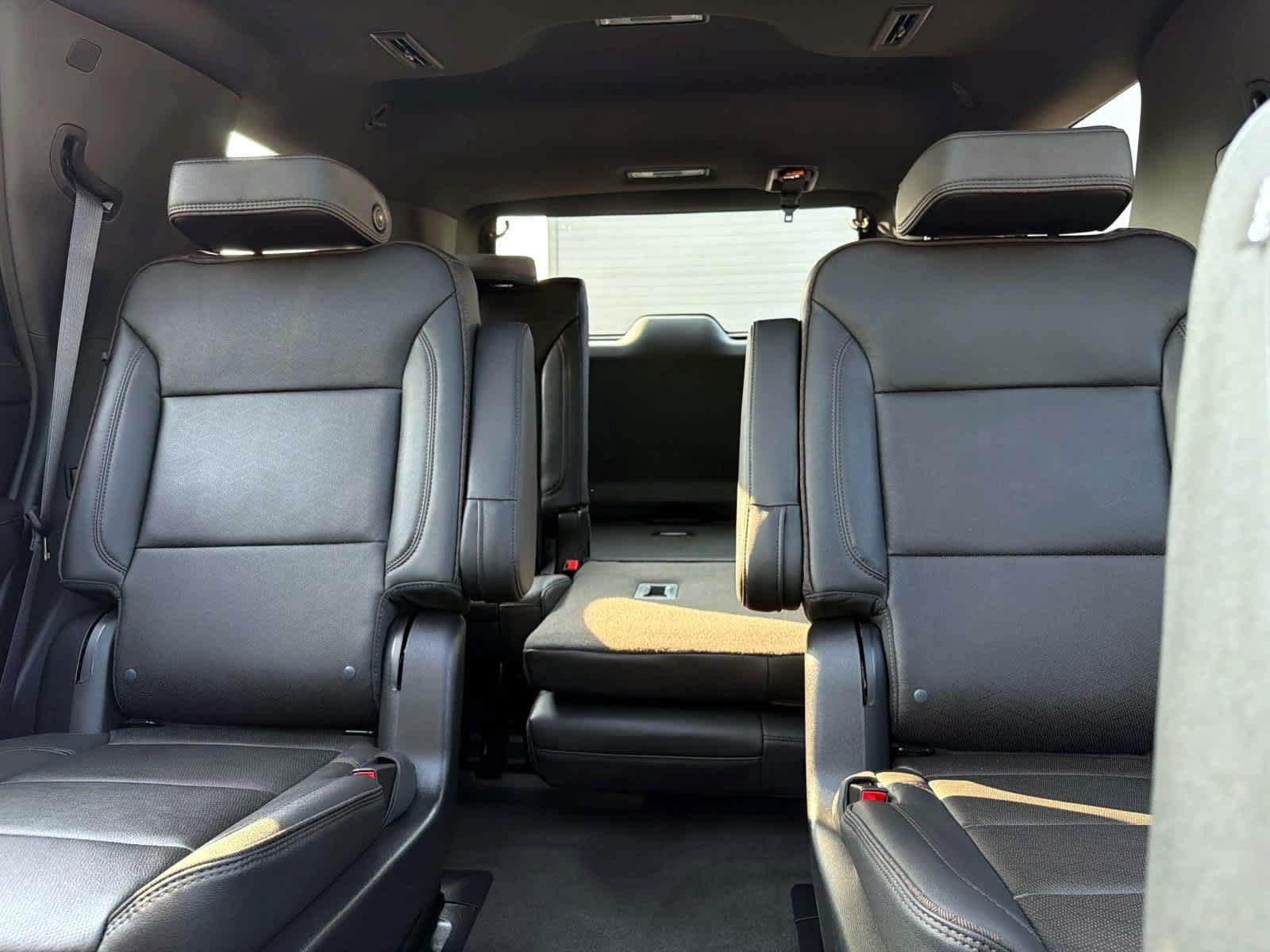 Used 2024 Chevrolet Tahoe High Country AWD/4WD image 18
