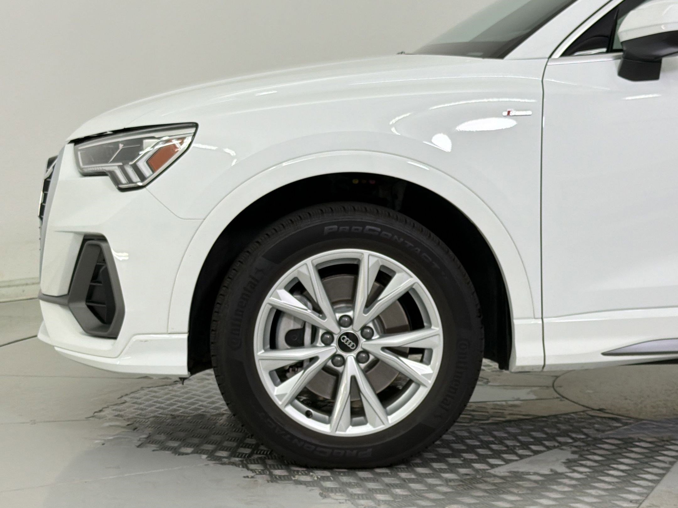 Certified 2025 Audi Q3 2.0T Premium w/ Convenience Package image 12