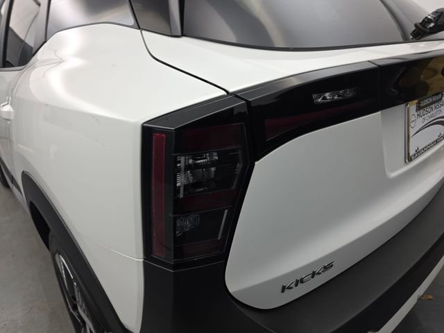 Used 2025 Nissan Kicks SV image 18