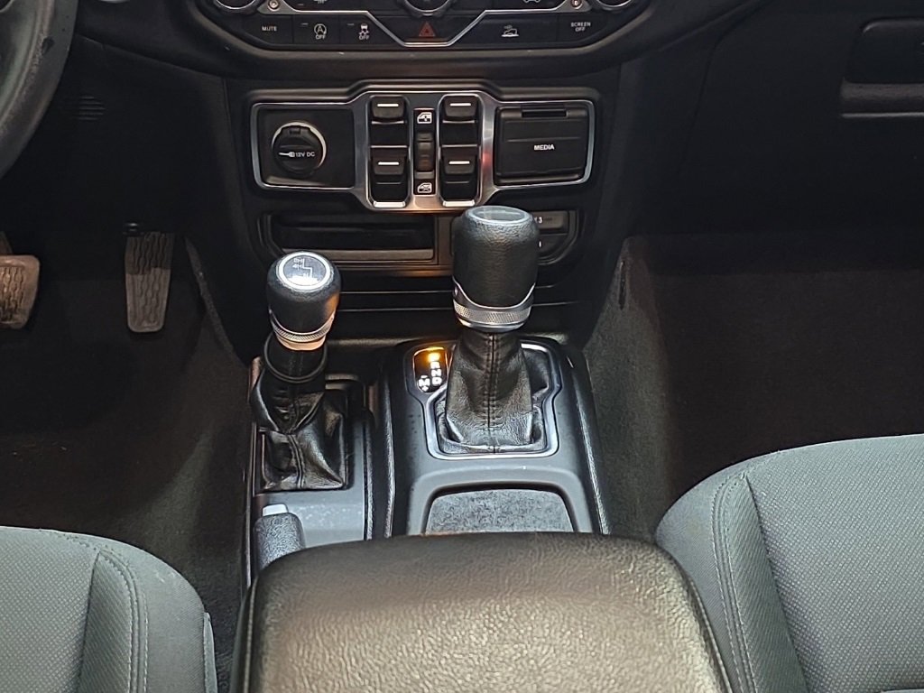 Used 2021 Jeep Gladiator Willys image 19