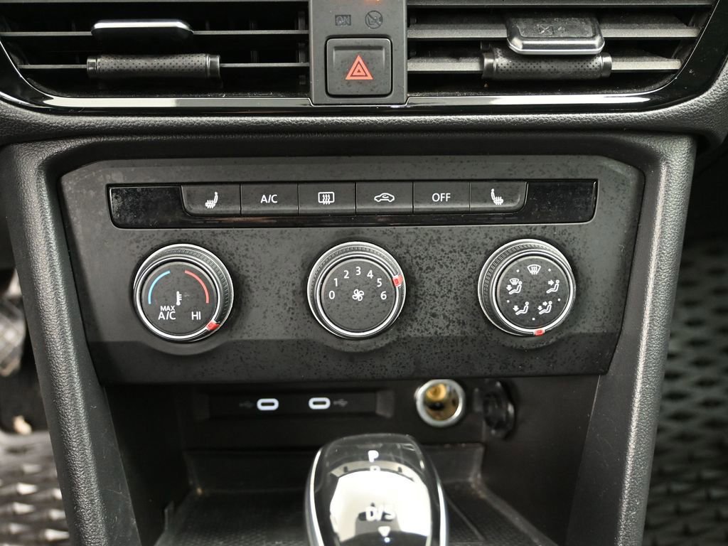 Used 2022 Volkswagen Taos SE w/ Panoramic Sunroof Package image 14